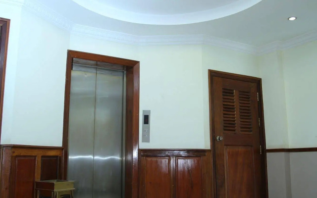 Holiday Hotel
