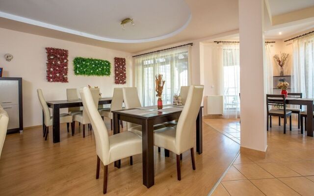 Flora Luxury House
