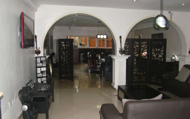 Charlie's Place And Suite