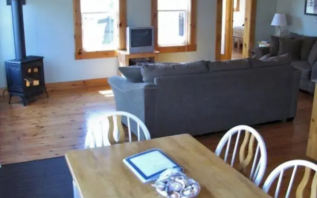 Larinda's Landing Oceanfront Cottages