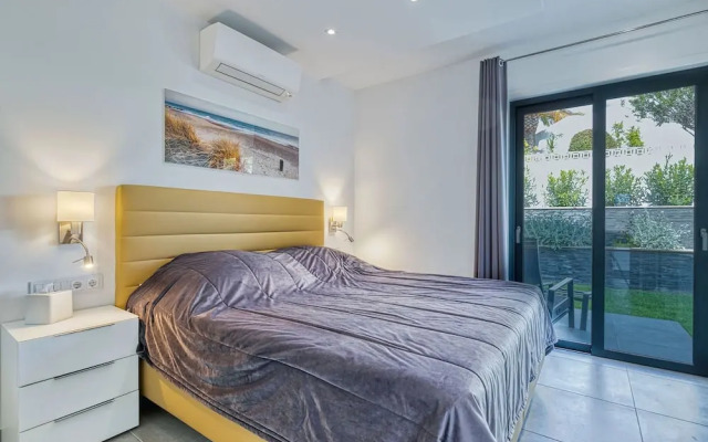 Manatee Modern Luxurious Villa