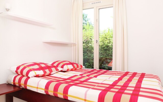 Comfortably Furnished Bungalow on Lake Veere