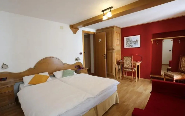 Albergo Centrale Forni