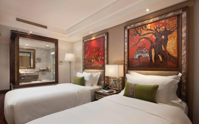 Peridot Gallery Classic Hotel