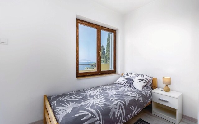 Beautiful Home in Smokvica With Wifi and 6 Bedrooms