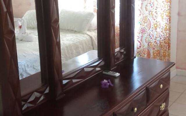 Avalon Pool Room
