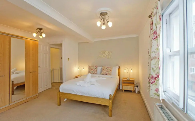 Imperial Horseferry Road Apartment