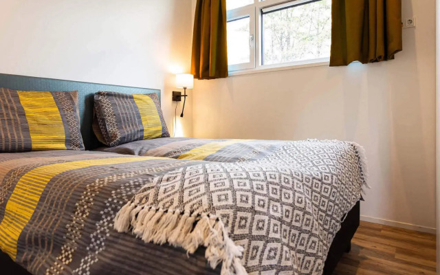 Detached, modern chalet with dishwasher, 8 km. from Hoorn