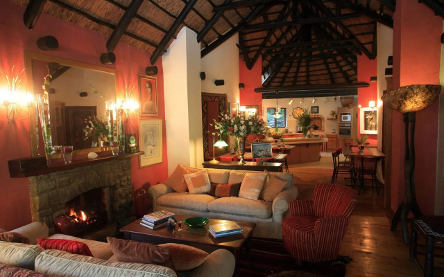 Moontide Guest Lodge