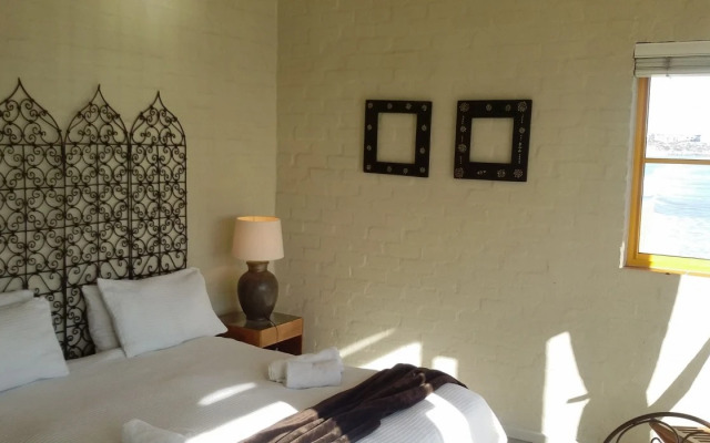 8 Thera 29 Self catering