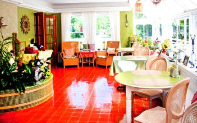 Inn on Crescent Lake Bed and Breakfast