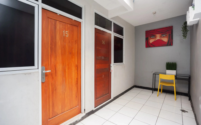 RedDoorz Plus near Mall Kelapa Gading