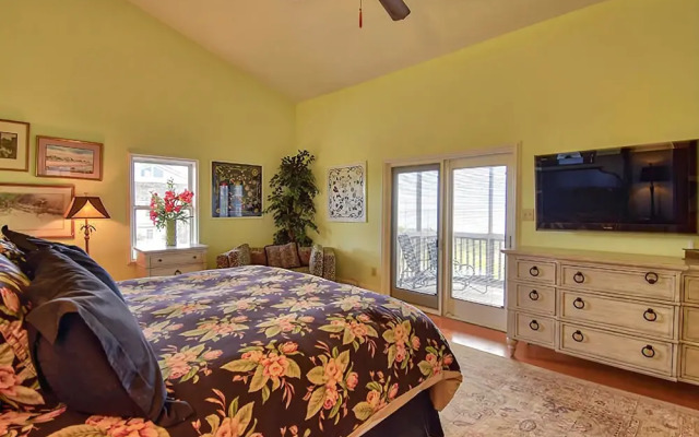 120 We Shell Sea 8 Br Home by RedAwning