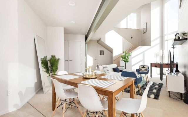 Upscale 3BR Penthouse by CozySuites