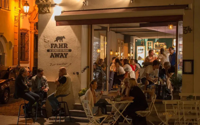 Weinbar und Hotel FahrAway