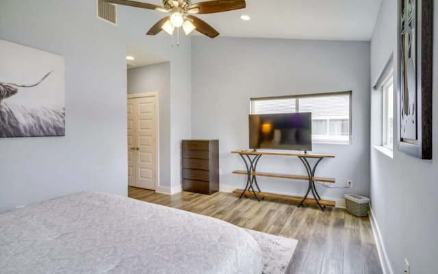 Vibrant Lafayette Townhouse ~ 5 Mi to Downtown!