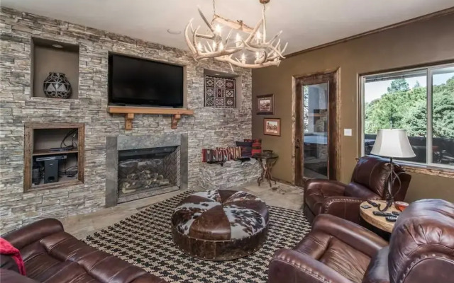 Sky Hawk Lodge - Four Bedroom Cabin