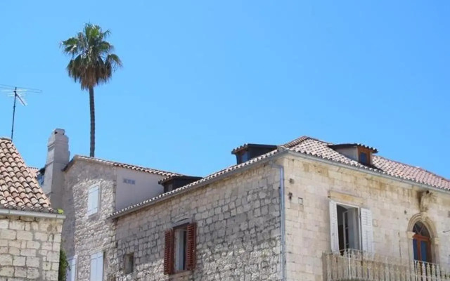 Takoma Hvar