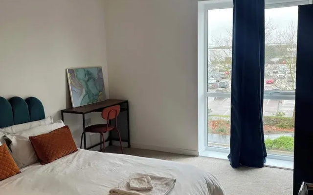 Luxury Apartment - Lakeside