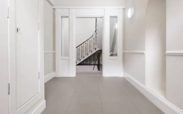 Luxurious Bathroom in a Central Georgian Apartment