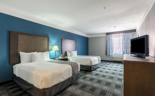 Platinum Inn & Suites Webster