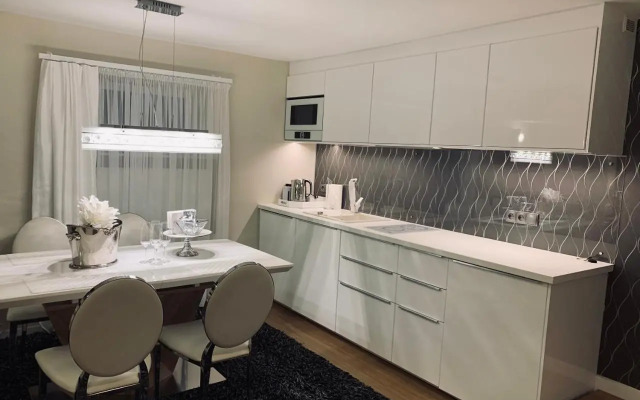 Apartament z prywatnym, krytym basenem
