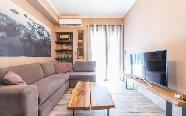 Stylish Luxury Apartment near Acropolis at Neos Kosmos metro station