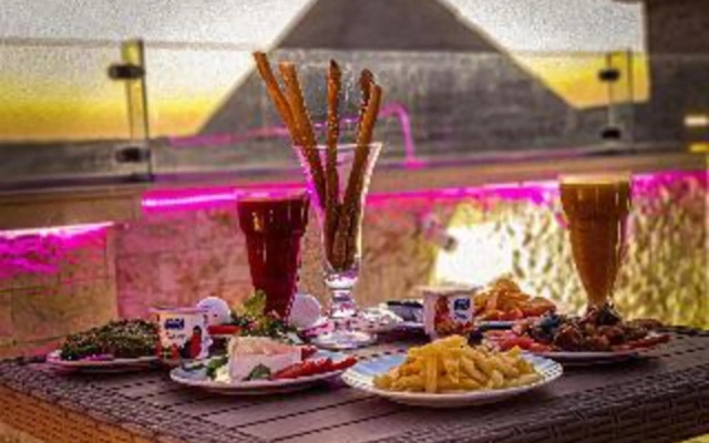 Pyramids Height Inn