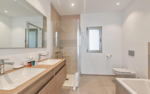 Bentor 3-3 PENTHOUSE POOL VIEW & JACUZZI 2B