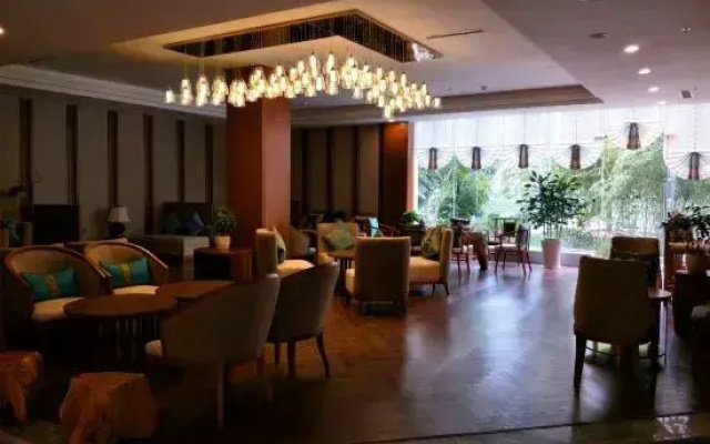 Fufeng Holiday Hotel