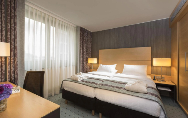 Maritim Hotel Düsseldorf - Image 4