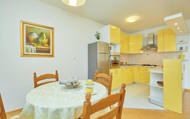 Apartments Zelic Tucepi