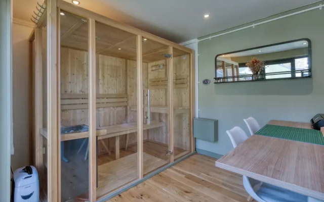 Stylish 2BD with Private Garden & Sauna