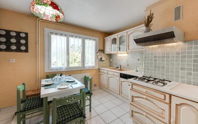 85 m2, calme , parking, centre ville