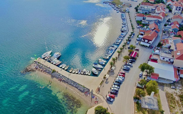 Modern holiday apartment "Libra" with swimming pool