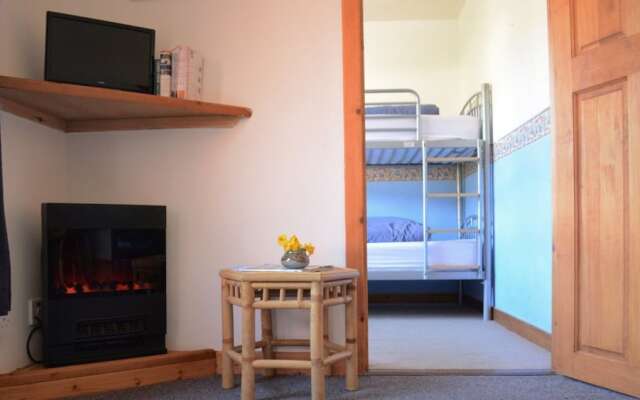 Snowgoose Apartments & Blacksmith Bunkhouse