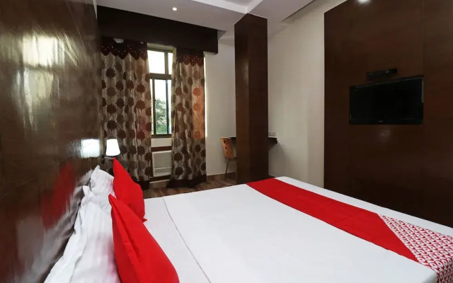 Oyo 18753 Hotel Glance Inn
