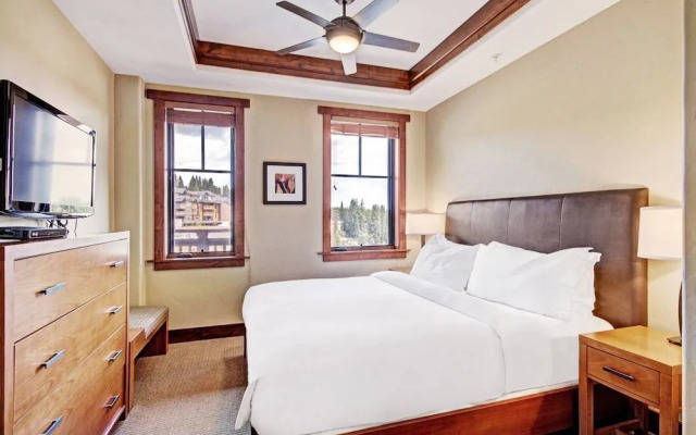 One Ski Hill Place S8325