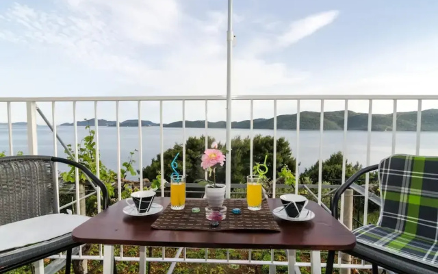 Apartment Giovani - Two Bedroom Apartment With Balcony and Sea View
