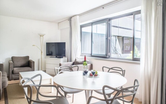Renovated Flat 2 Minutes From the Champs-élysées