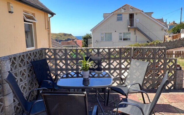 Sea View Hotel - Sandpebbles