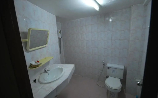 Kingfisher House And Bar