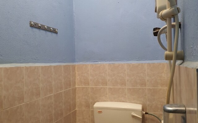 Spot On 89920 Muwaffaq Inn