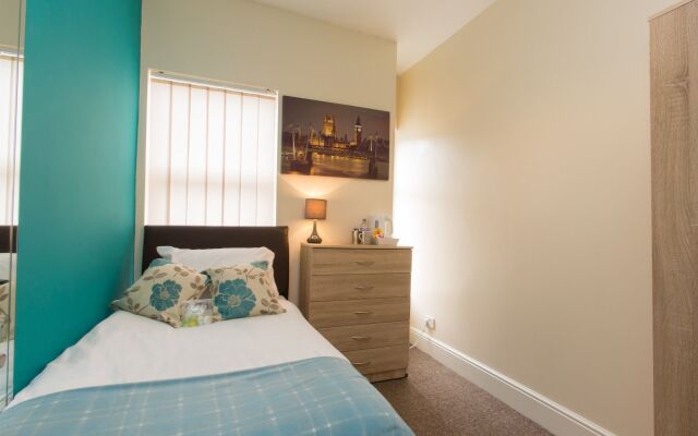 Town House @ Minshull New Road