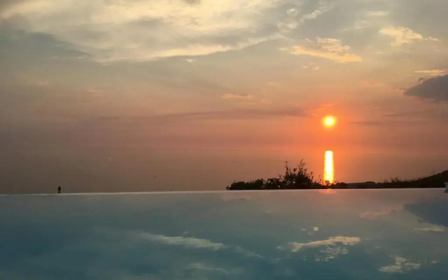 White Club Residence