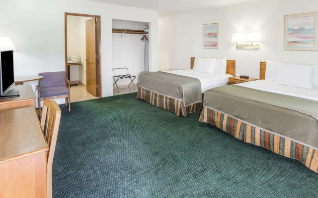 Howard Johnson by Wyndham Roseburg