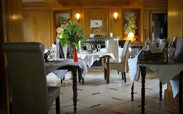 Logis Hôtels Domaine du Châtelard