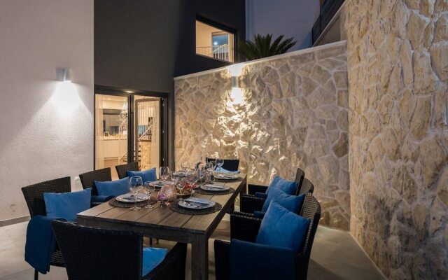 Villa Salt - 8 2 Heated Pool Trogir Near Beach