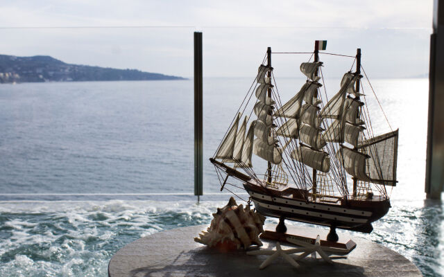 Laqua by the Sea