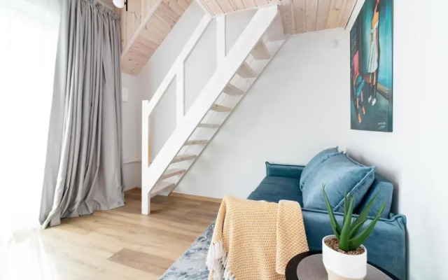 VineWood Apartment, By Cohost